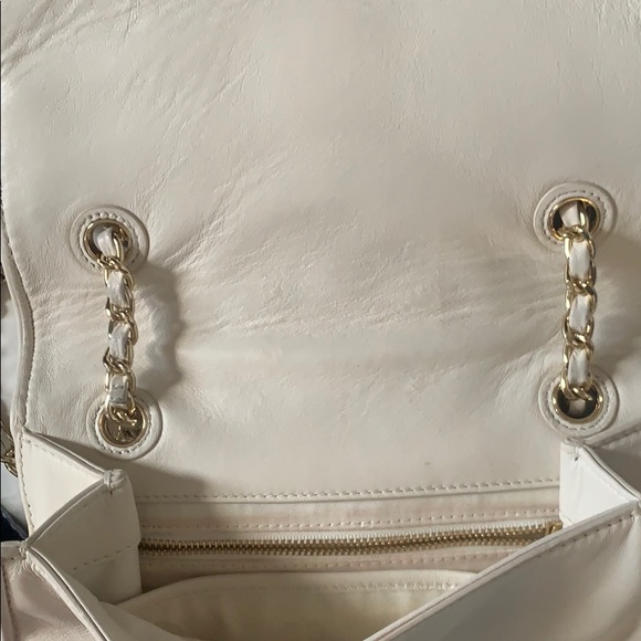 Tory Burch Fleming Medium Quilted Leather w/ Chain - Picture 6 of 13